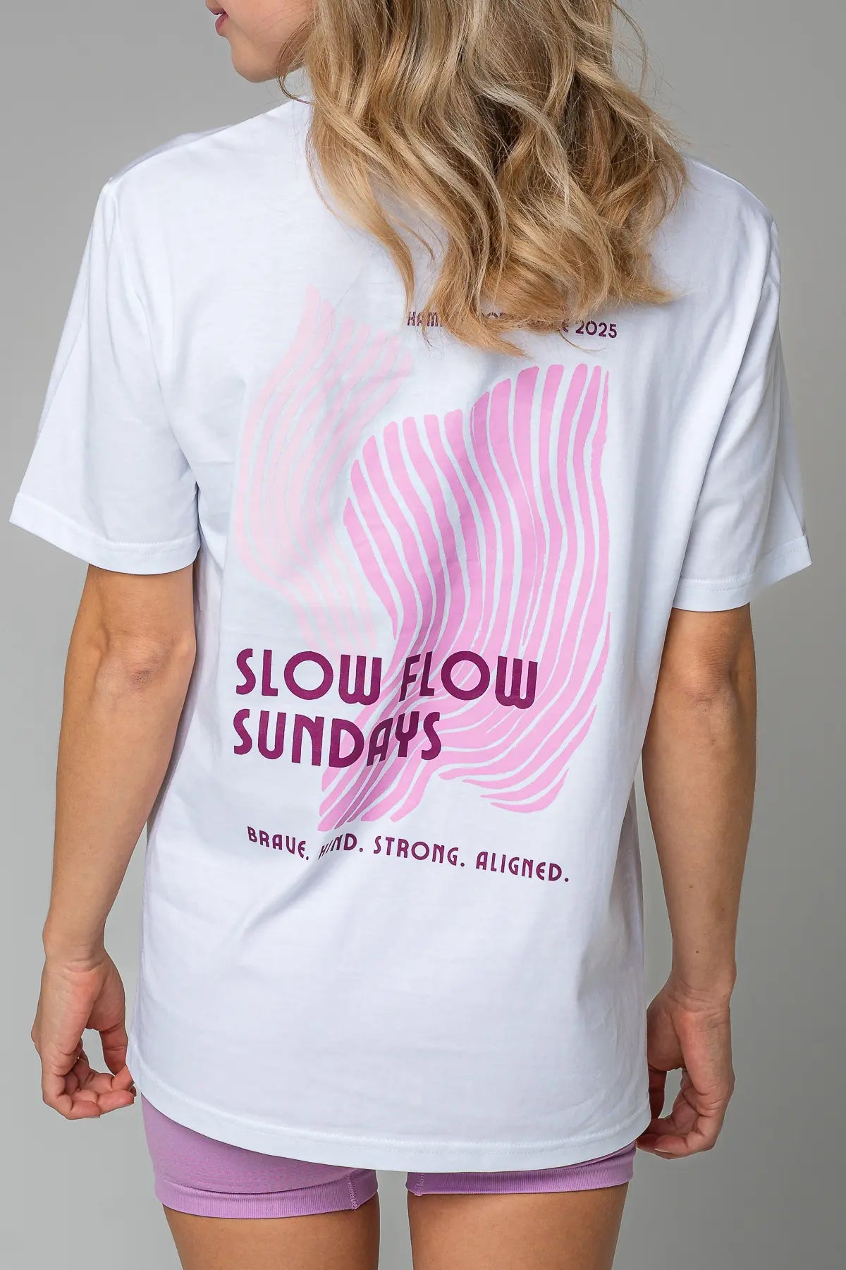 T-Shirt 'Slow Flow Sunday' in Rosa & Burgundy