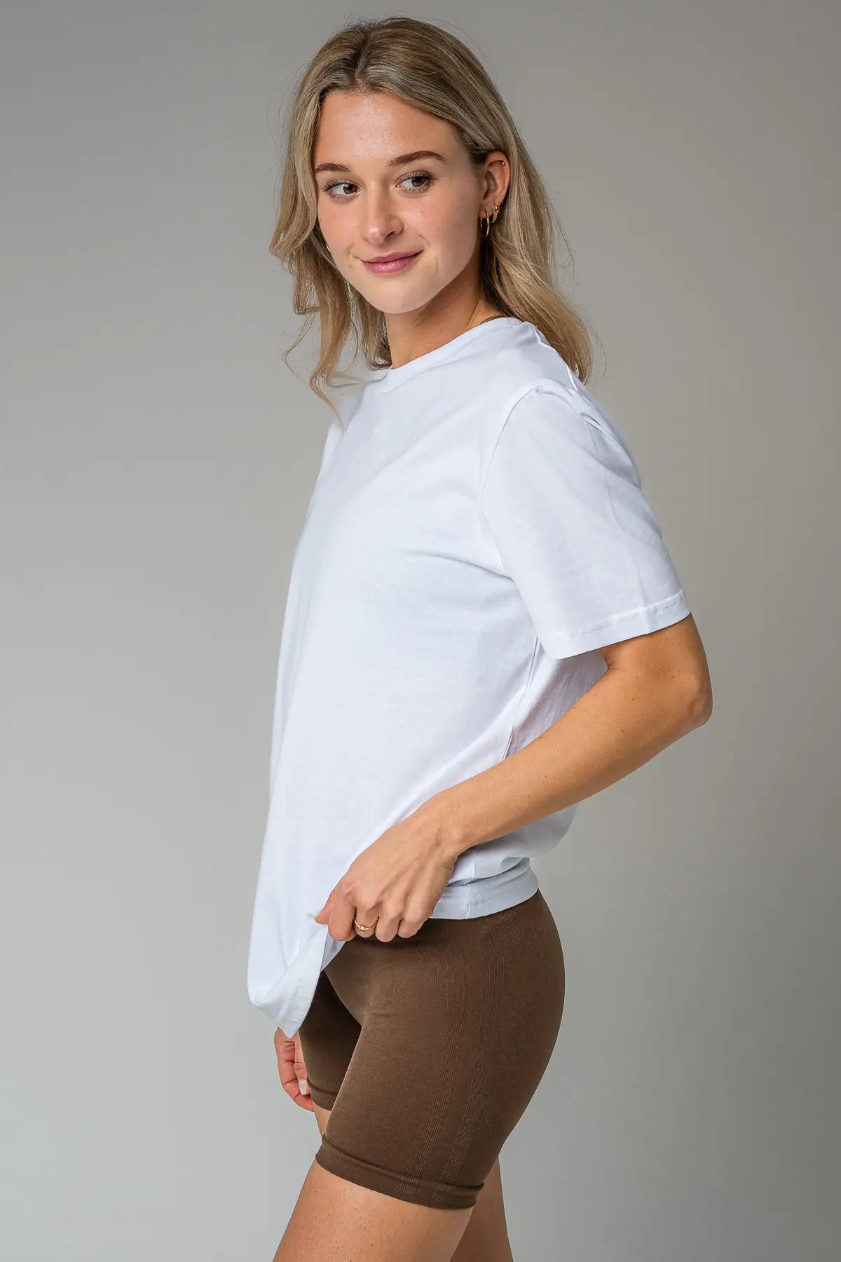 T-Shirt 'Better Energy' in Grün, Orange & Schwarz