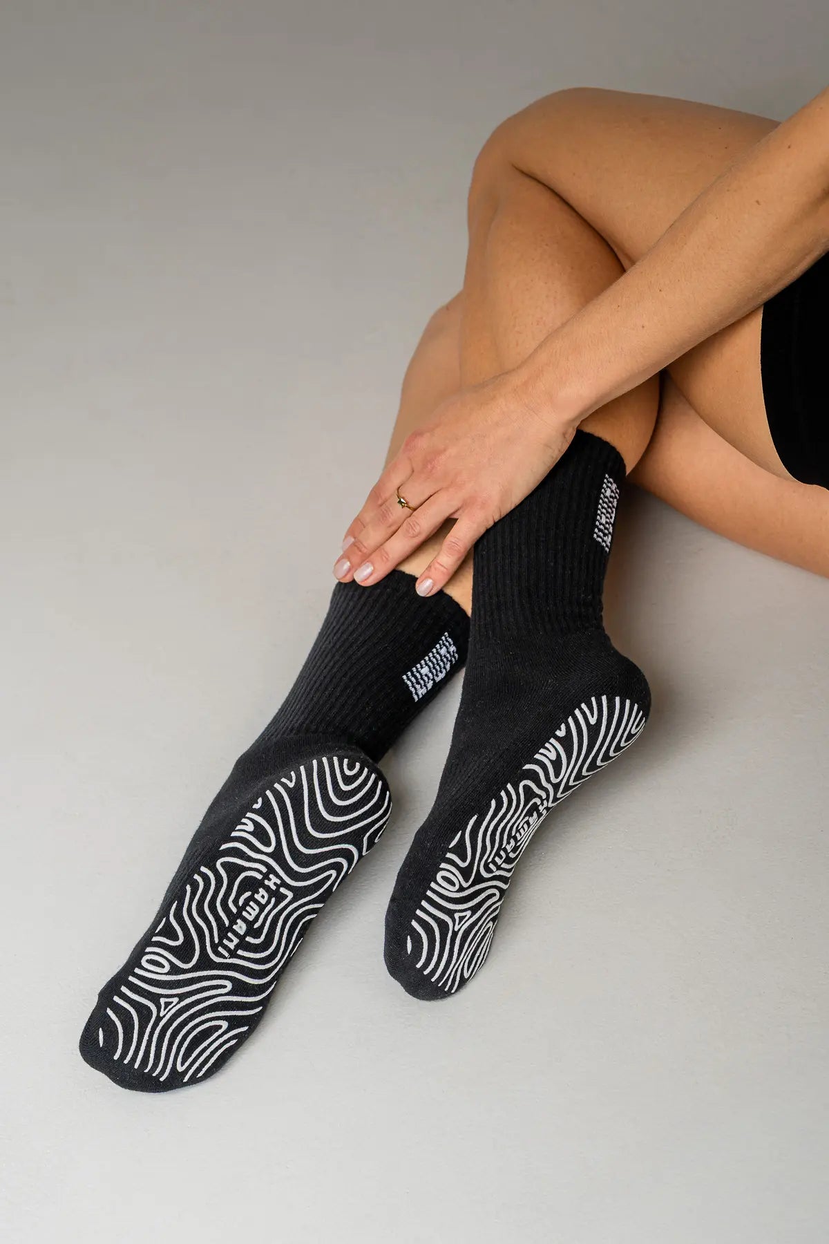Grip Socks 'FLOW' in Schwarz & Weiß