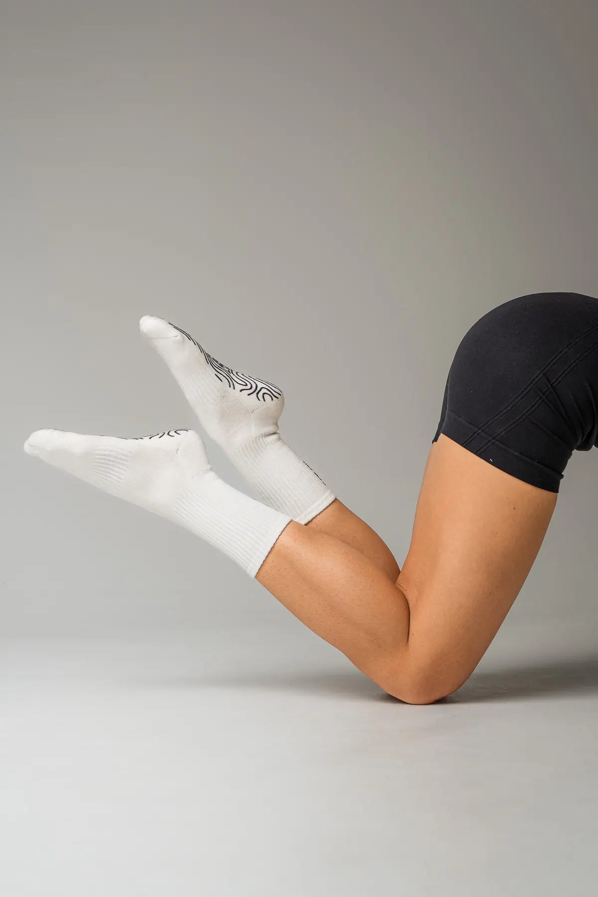 Grip Socks 'FLOW' in Creme & Schwarz